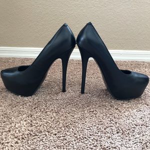 Steve Madden Platform Pumps!
